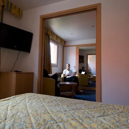 호텔 Inter-hotel As 론친